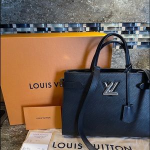 This is an Authentic Louis Vuitton bag in excellent like new condition.